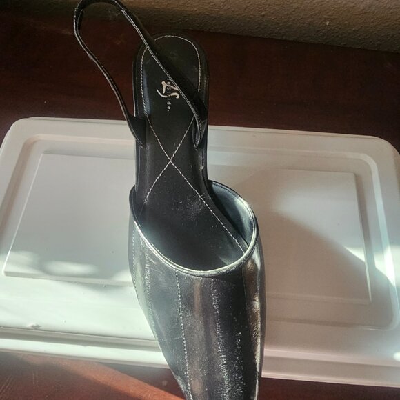 Heels - Picture 2 of 3